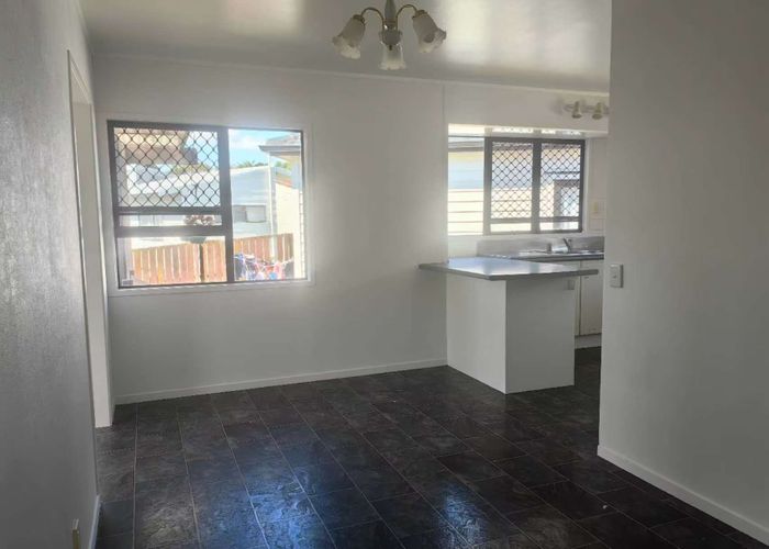  at 24 Derrimore Heights, Clover Park, Auckland