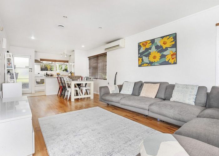  at 9 Beaudine Avenue, Glenfield, North Shore City, Auckland