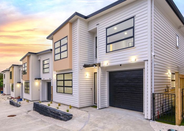  at 44D Godley Road, Green Bay, Auckland
