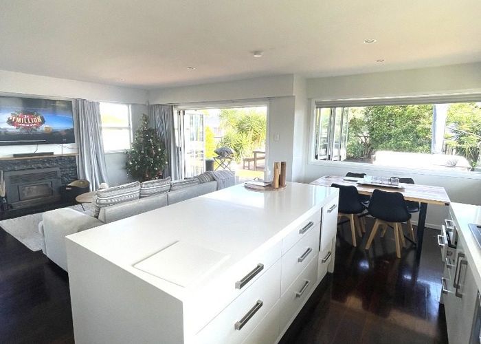  at 8 Eskdale Road, Birkdale, North Shore City, Auckland