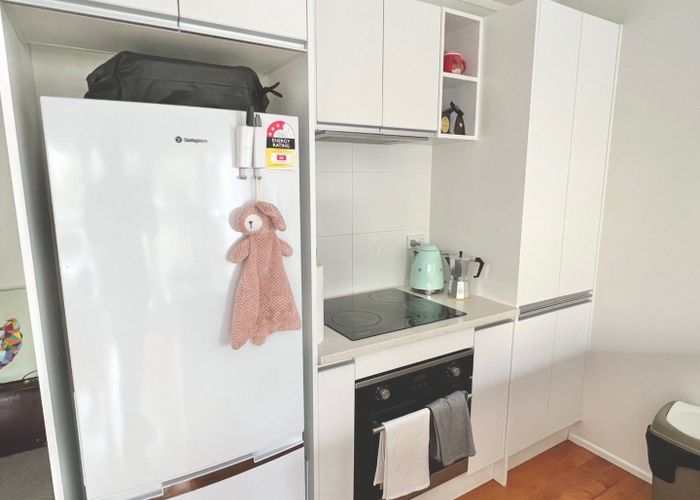  at 4/8 Tawera Road, Greenlane, Auckland City, Auckland
