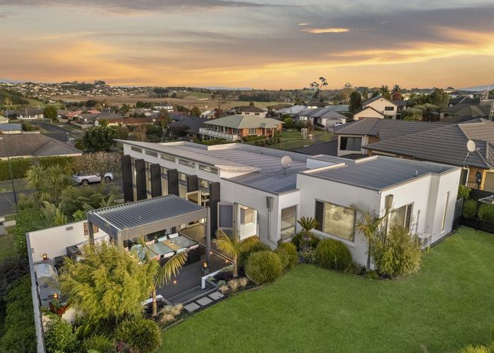  at 16 Southworth Place, Grandview Heights, Hamilton, Waikato