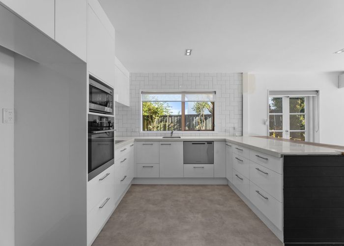  at 2/17 Hawkins Street, Meadowbank, Auckland