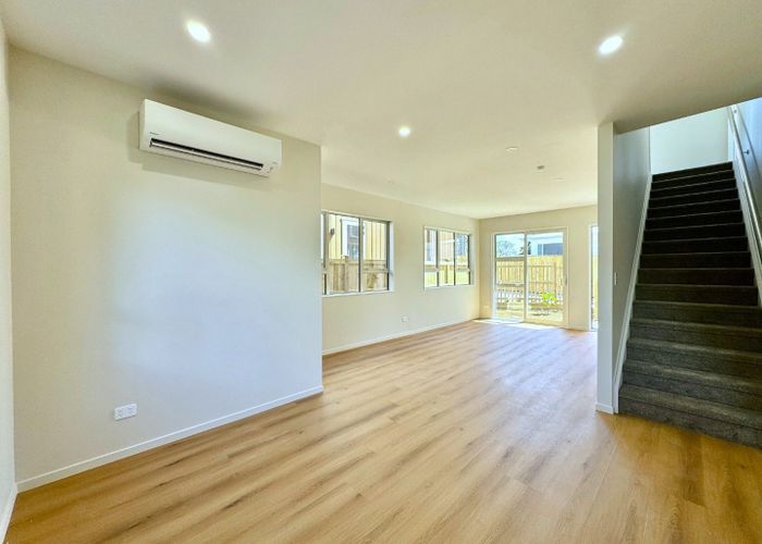 at 2/118 Pigeon Mountain Road, Half Moon Bay, Manukau City, Auckland