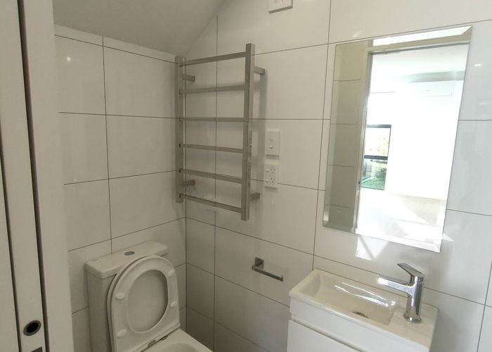  at 1/65A Hogans Road, Glenfield, North Shore City, Auckland