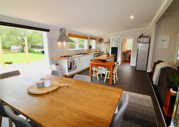  at 857 Makerua Road, Tokomaru