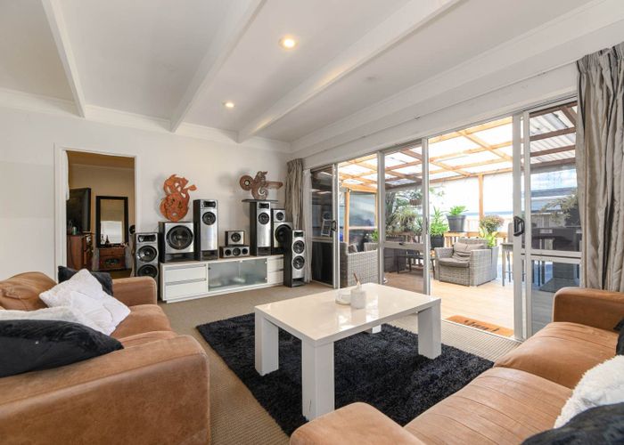  at 2/24 Newington Road, Henderson, Waitakere City, Auckland