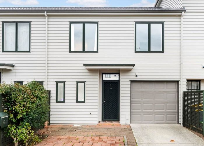  at 82/1 Ambrico Place, New Lynn, Auckland