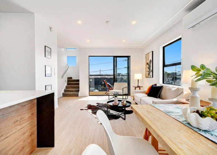  at 1/16 Binsted Raod, New Lynn, Waitakere City, Auckland