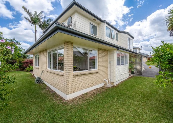  at 1/8 Tolben Place, Golflands, Manukau City, Auckland
