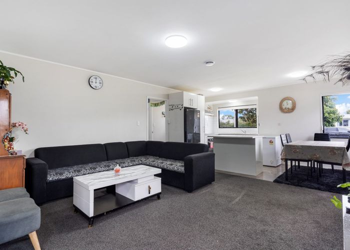  at 2/13 John Street, Mangere East, Auckland