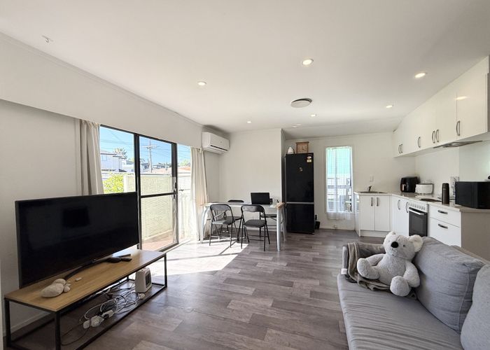  at 1/5 Merriefield Avenue, Forrest Hill, North Shore City, Auckland