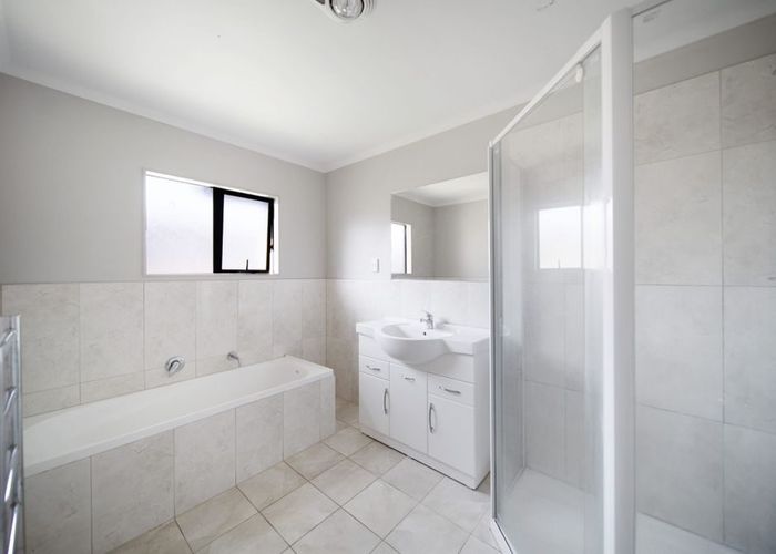  at 20 Fairchild Ave, Goodwood Heights, Manukau City, Auckland