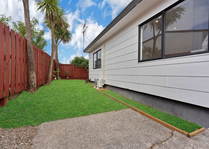  at 2/81 Harmel Road, Glendene, Waitakere City, Auckland