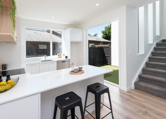  at 4/27 Dunkirk Road, Panmure, Auckland