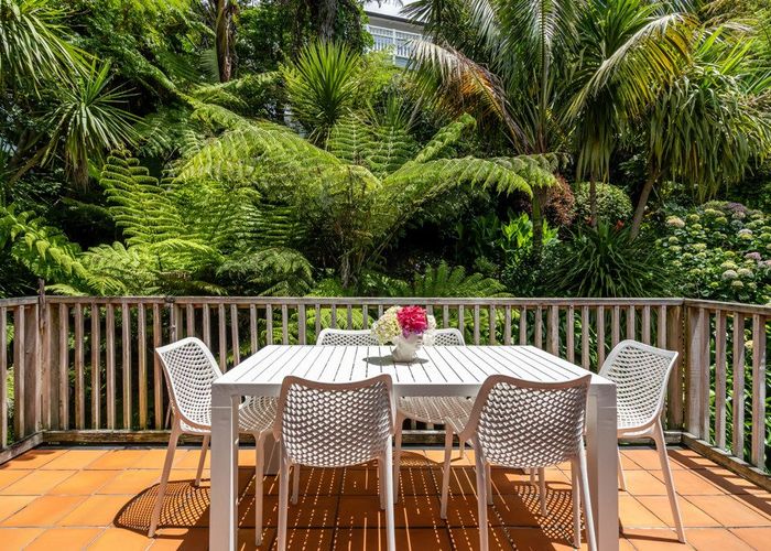  at 2/3 Beach Road, Northcote Point, Auckland