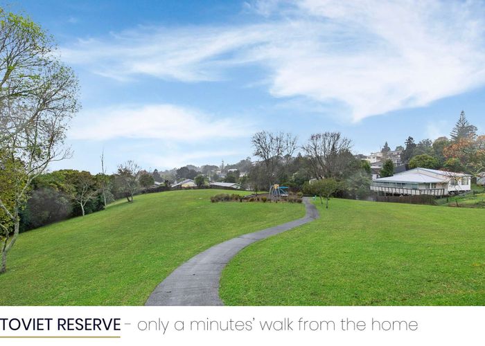  at 1/53 Ayton Drive, Totara Vale, Auckland
