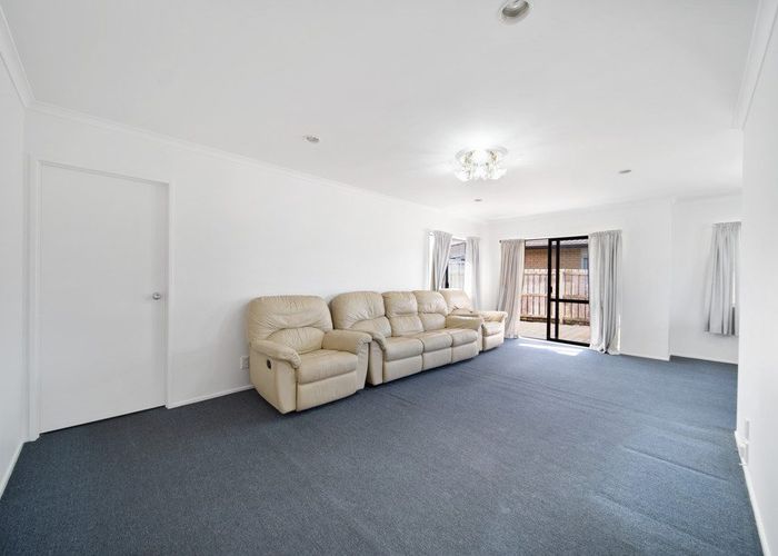  at 40 Glenveagh Park Drive, Weymouth, Auckland