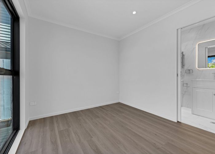  at 8D Gardiner Grove, Mangere East, Manukau City, Auckland
