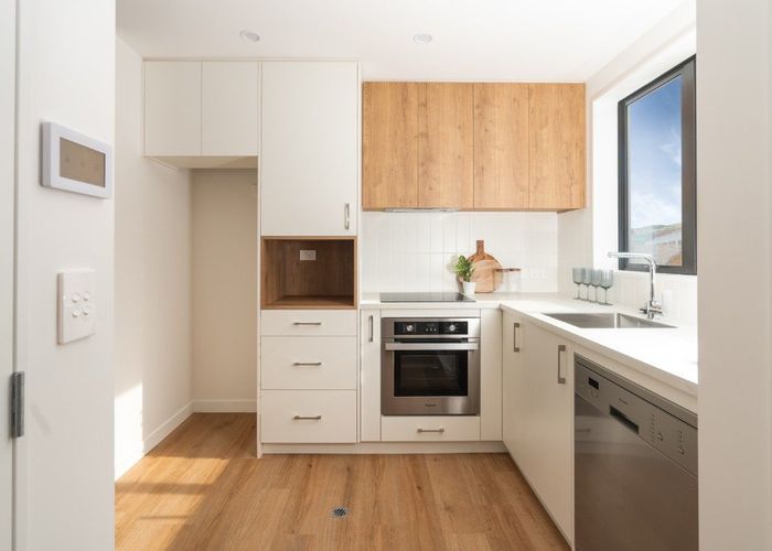  at 92 Ara Paiwhenua, Tawa, Wellington, Wellington