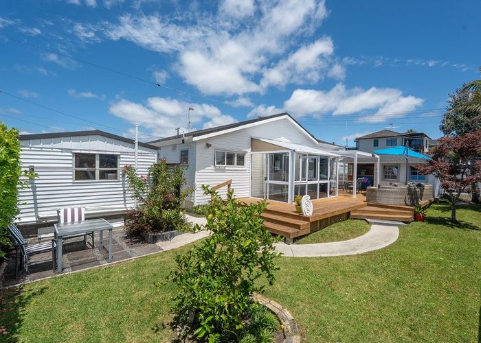  at 1/24 Toroa Street, Torbay, North Shore City, Auckland