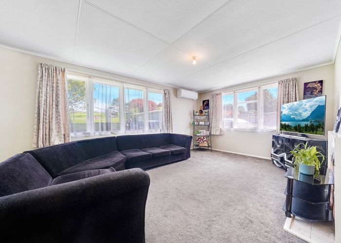  at 6 Emere Place, Meremere