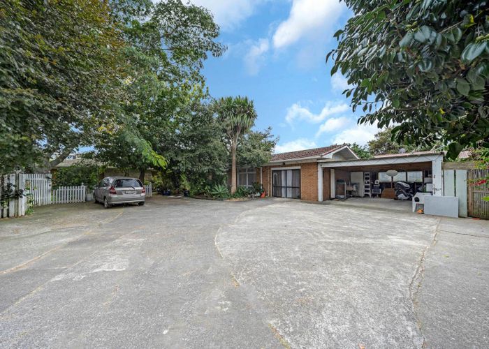  at 32 Alexander Avenue, Papatoetoe, Manukau City, Auckland