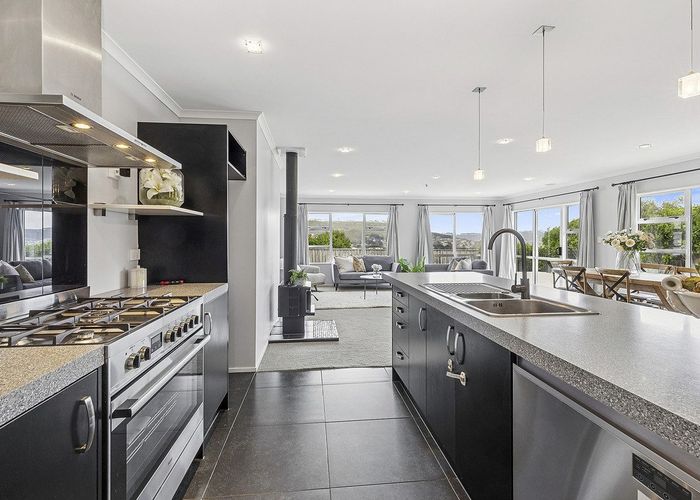  at 29 Paparoa Crescent, Aotea, Porirua, Wellington
