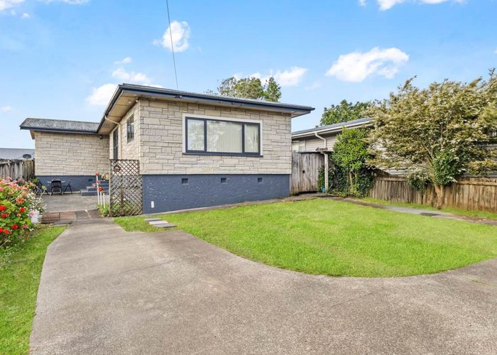  at 16 Waterview Road, Stanley Point, Auckland