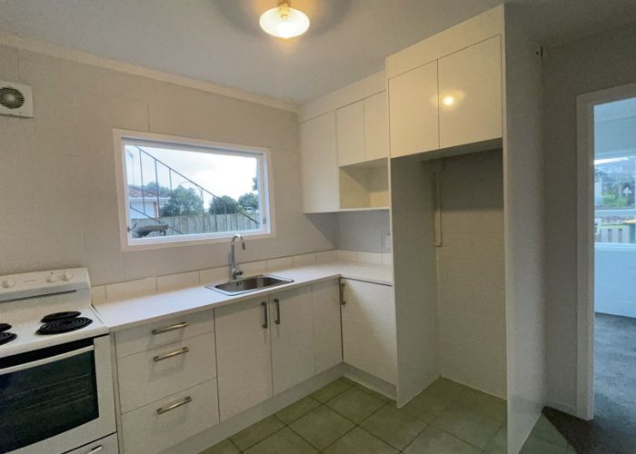  at 1/52 Cramond Drive, Mangere East, Manukau City, Auckland