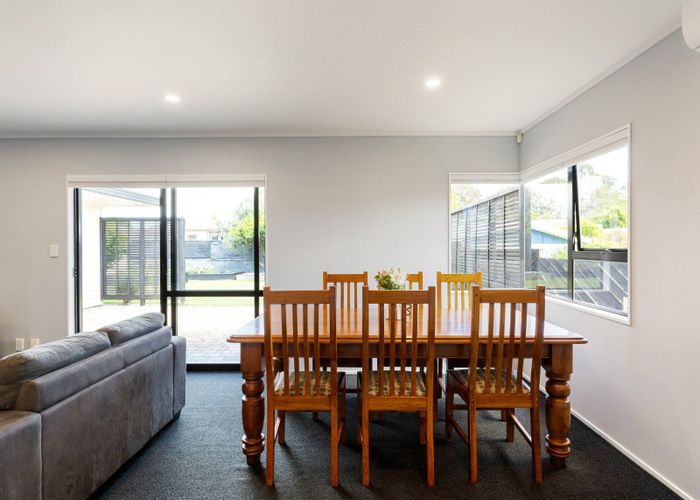  at 70 Splitt Avenue, Glenview, Hamilton