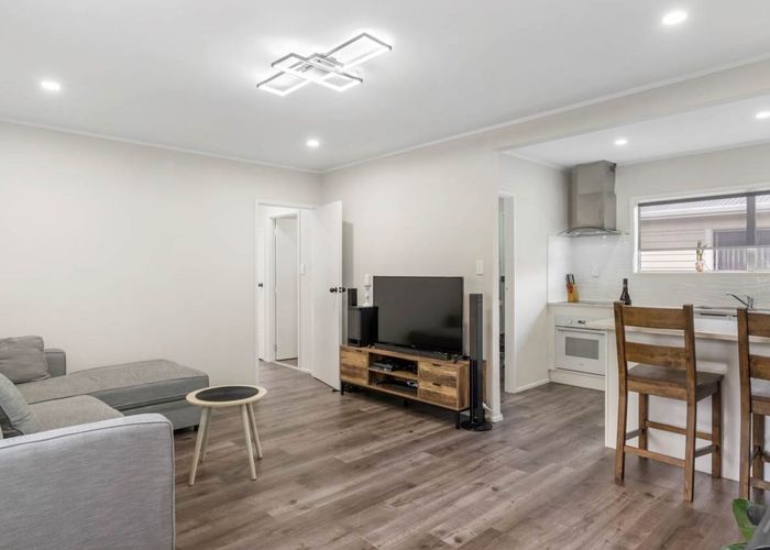  at 3/94 Chivalry Road, Glenfield, Auckland
