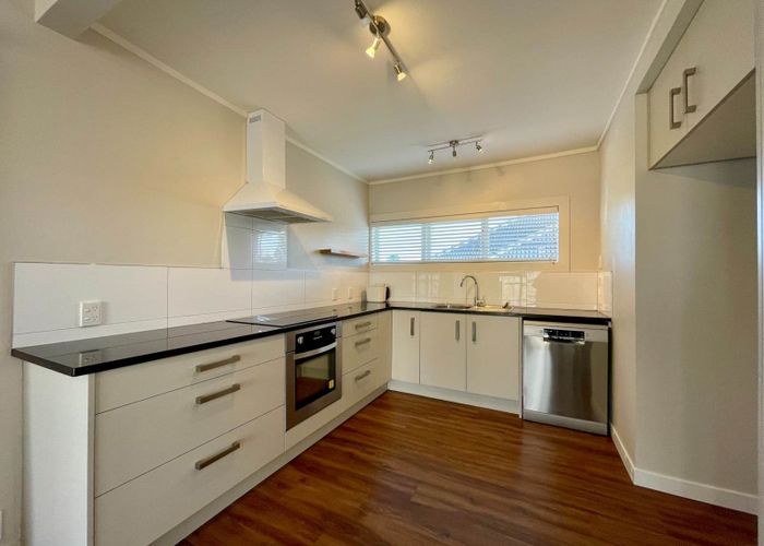  at 16A Ropata Avenue, Point England, Auckland