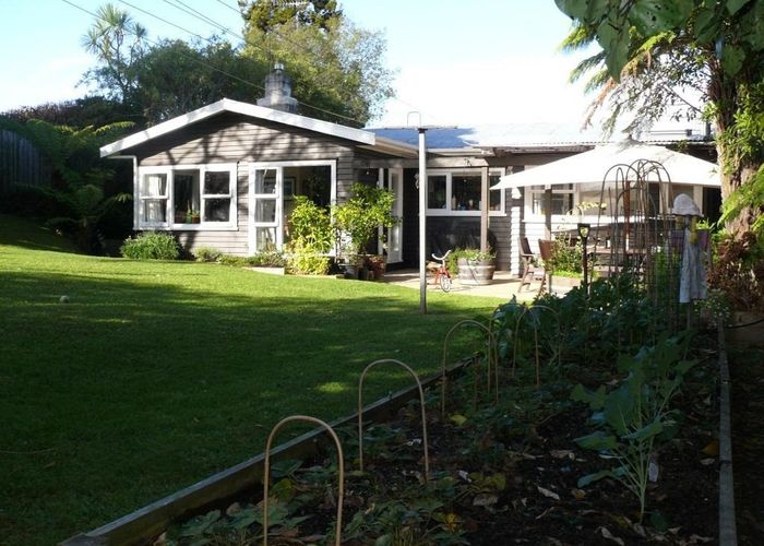  at 266  Beach Road, Campbells Bay, North Shore City, Auckland