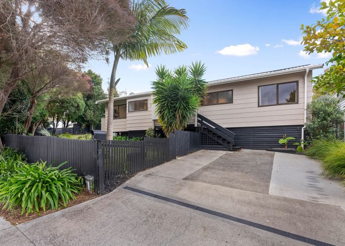  at 2 Gosford Drive, Botany Downs, Manukau City, Auckland