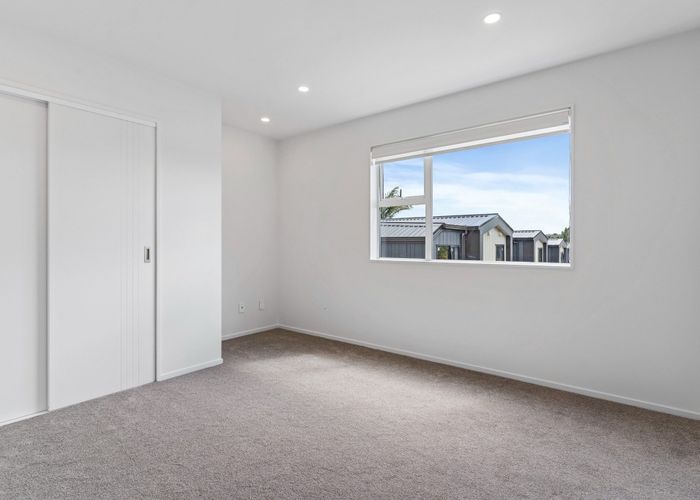  at 5/129 Lancaster Road, Beach Haven, Auckland