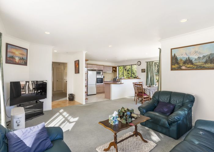  at 6A Radiata Lane, Chatswood, Auckland