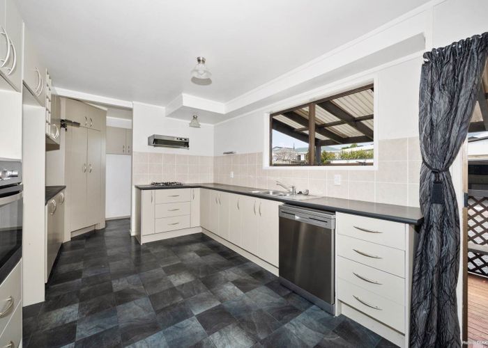  at 32 Granville Drive, Massey, Waitakere City, Auckland