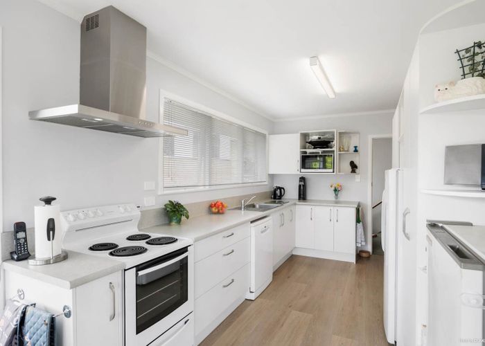  at 20 Lawrence Crescent, Hill Park, Manukau City, Auckland