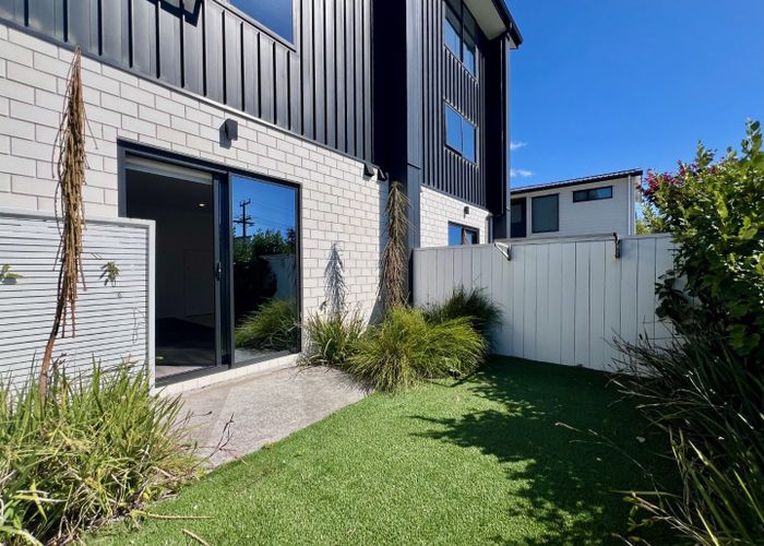  at 2/59 Neil Avenue, Te Atatu Peninsula, Waitakere City, Auckland