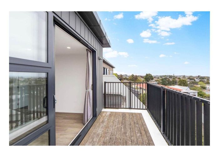  at 302/553C Glenfield Road, Glenfield, North Shore City, Auckland