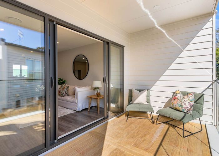  at 121A Sycamore Drive, Sunnynook, North Shore City, Auckland