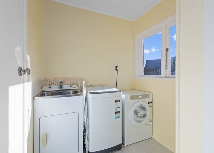  at 6 Diana Drive, Glenfield, Auckland
