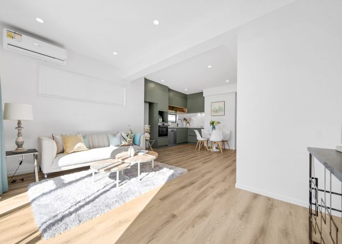  at 8/285 Te Atatu Road, Te Atatu South, Auckland