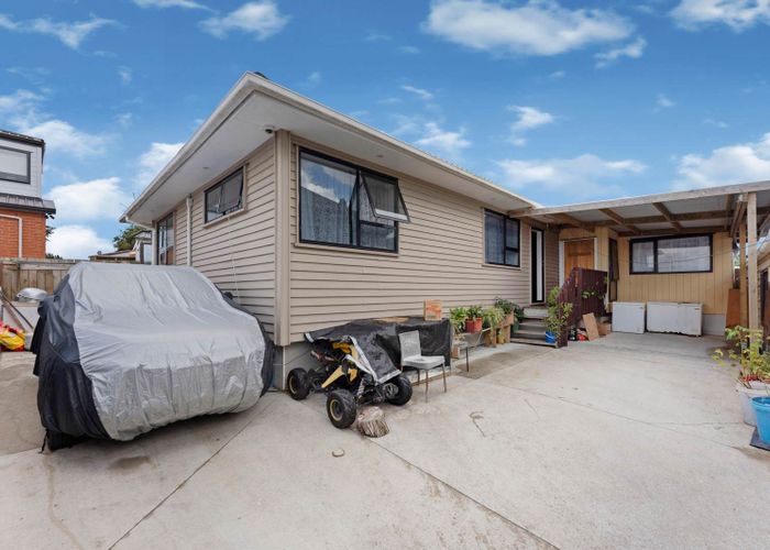  at 6 Caserta Place, Clover Park, Auckland