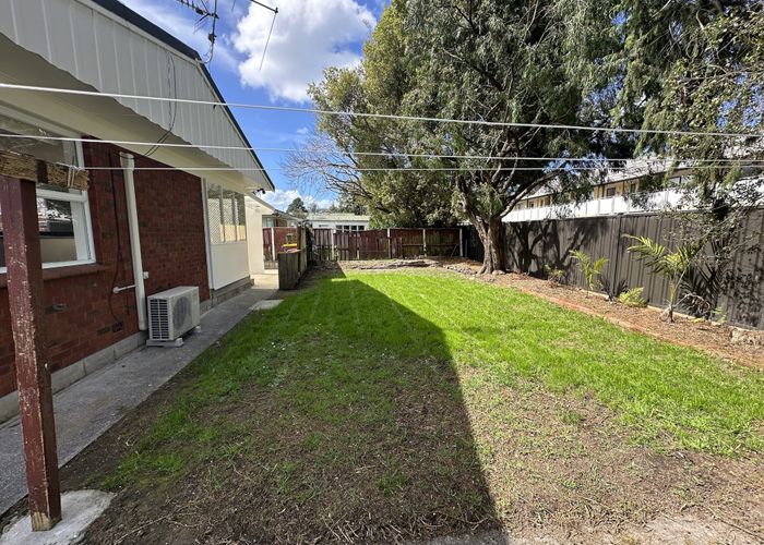  at 2/8 Edgewater Drive, Pakuranga, Manukau City, Auckland