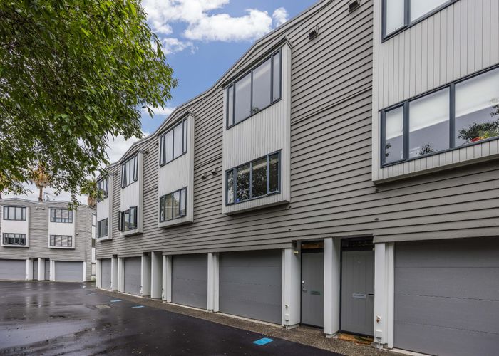  at 4 Dovedale Place, Parnell, Auckland