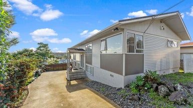  at 9 Valley View Road, Glenfield, Auckland
