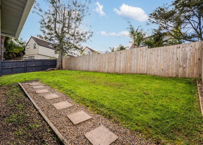  at 2/729 Beach Road, Browns Bay, North Shore City, Auckland