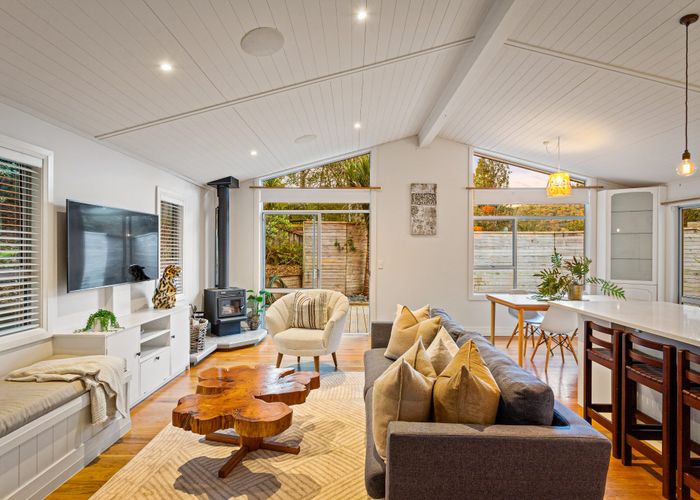  at 146 Laingholm Drive, Laingholm, Waitakere City, Auckland